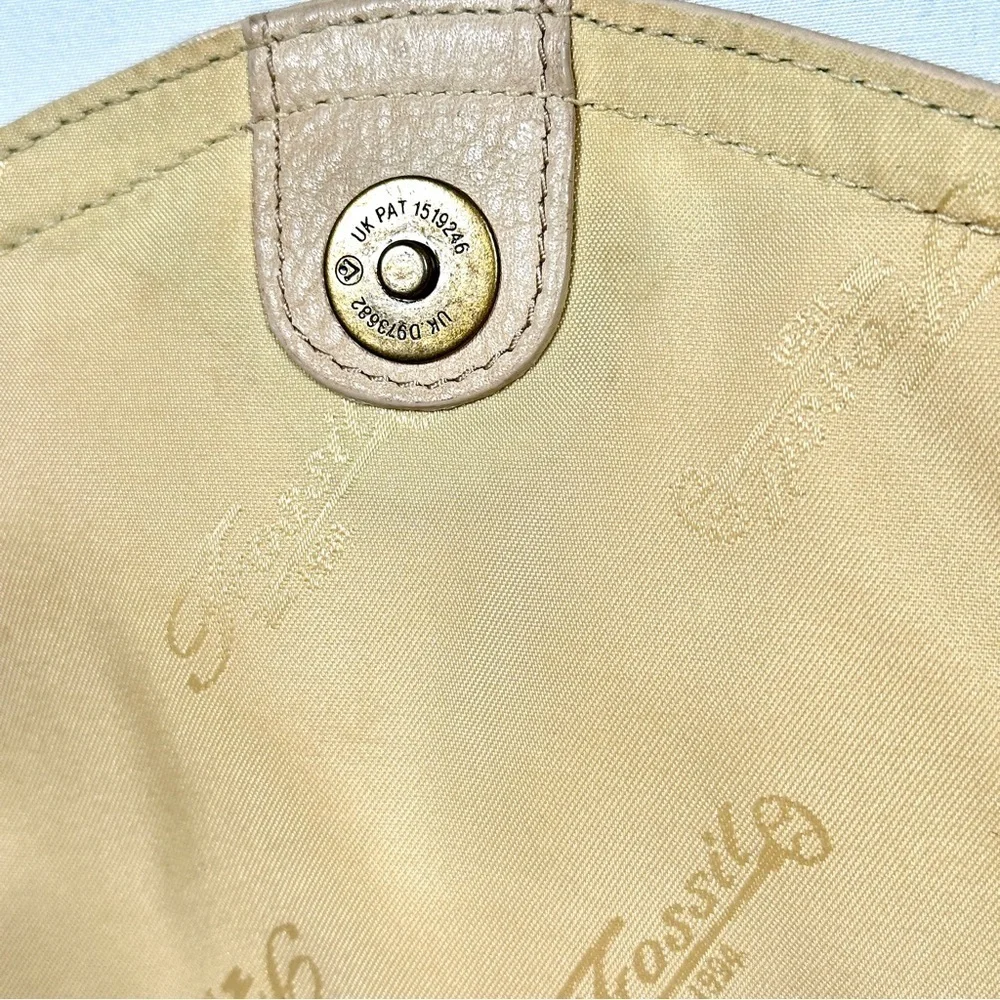Fossil Leather Crossbody Bag The New American Classic 1954 Key Beige white cream
